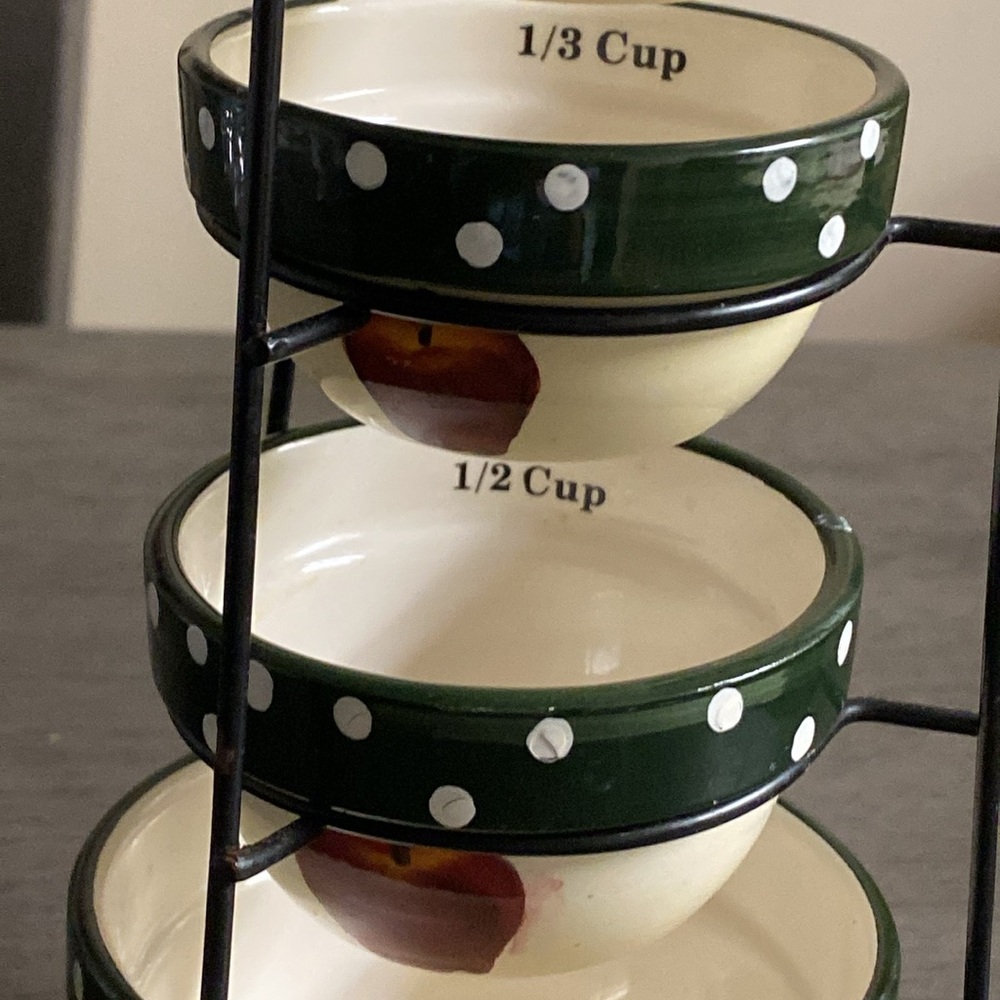 Ceramic Vintage Apple Design Measuring Cups with Stand - Picture 3 of 7